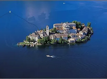 Lago *