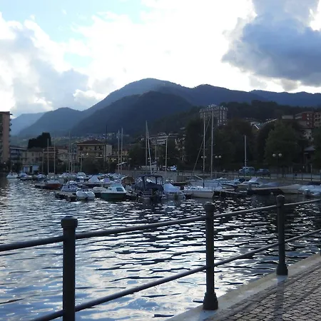 Lago *